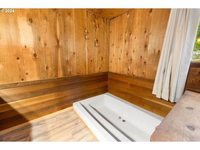 4311 K Pl, Seaview, WA 98644