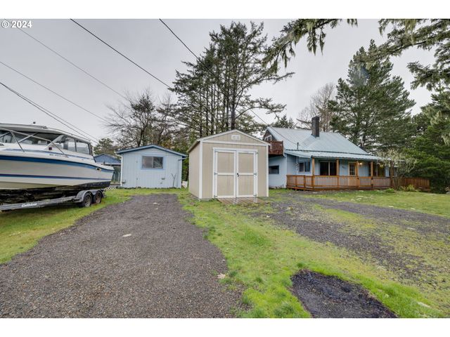 4311 K Pl, Seaview, WA 98644