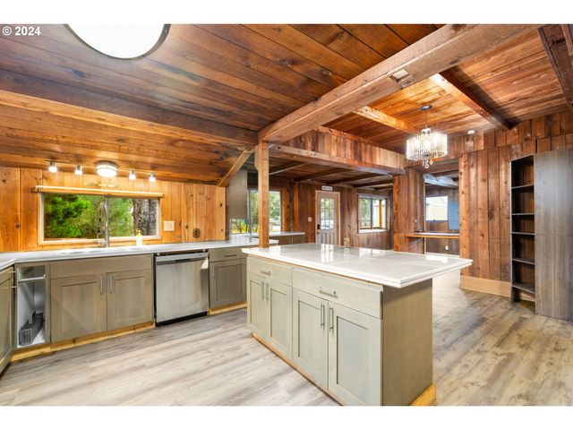 4311 K Pl, Seaview, WA 98644