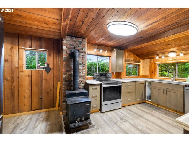 4311 K Pl, Seaview, WA 98644