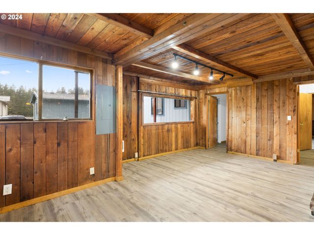 4311 K Pl, Seaview, WA 98644