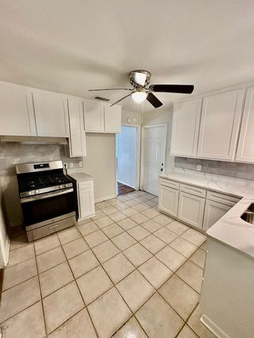 1045 Dolphin Pl, Corpus Christi, TX 78411