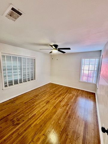 1045 Dolphin Pl, Corpus Christi, TX 78411