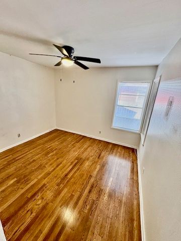 1045 Dolphin Pl, Corpus Christi, TX 78411