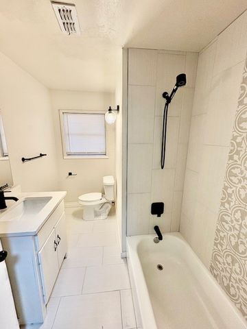 1045 Dolphin Pl, Corpus Christi, TX 78411