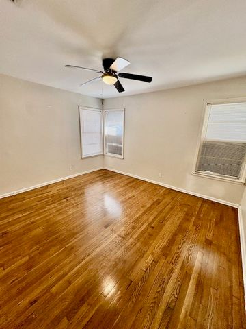 1045 Dolphin Pl, Corpus Christi, TX 78411