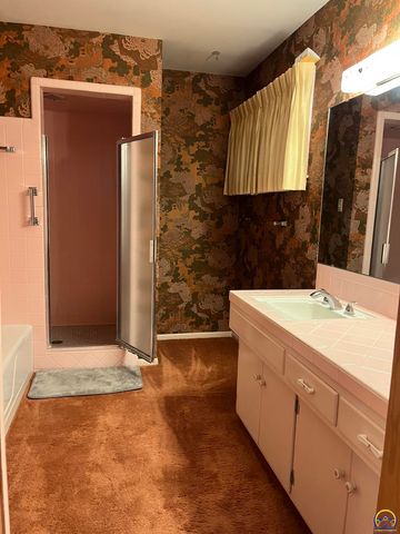 5008 SW 23rd ST, Topeka, KS 66614