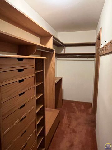 5008 SW 23rd ST, Topeka, KS 66614