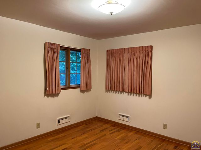 5008 SW 23rd ST, Topeka, KS 66614