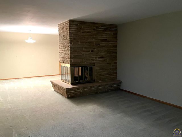 5008 SW 23rd ST, Topeka, KS 66614