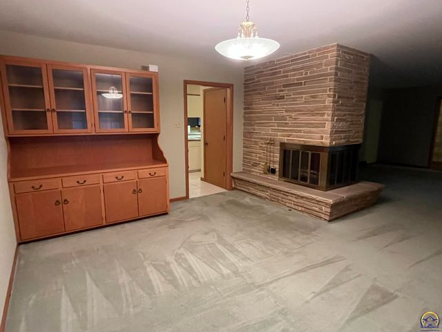 5008 SW 23rd ST, Topeka, KS 66614