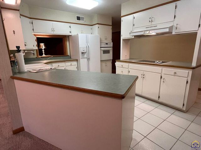 5008 SW 23rd ST, Topeka, KS 66614