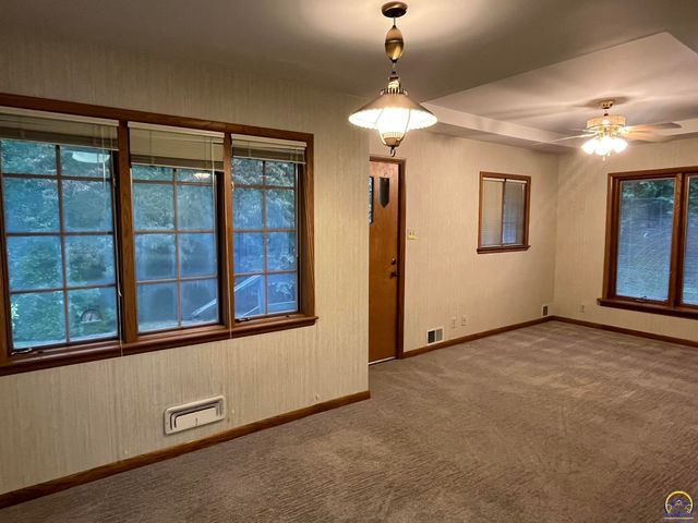 5008 SW 23rd ST, Topeka, KS 66614