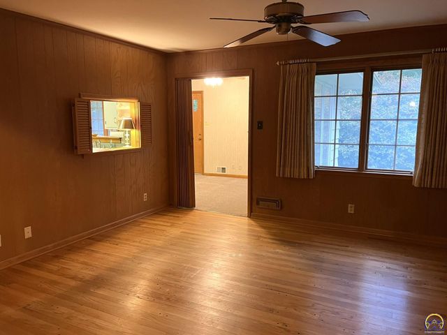 5008 SW 23rd ST, Topeka, KS 66614