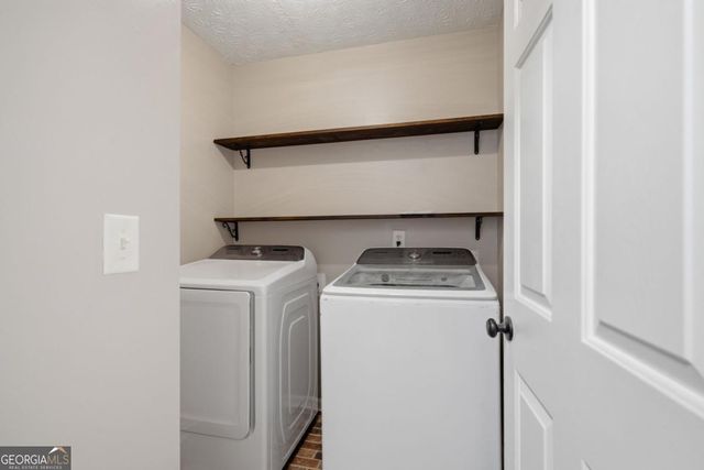 5828 Meadowfield Trace, Flowery Branch, GA 30542