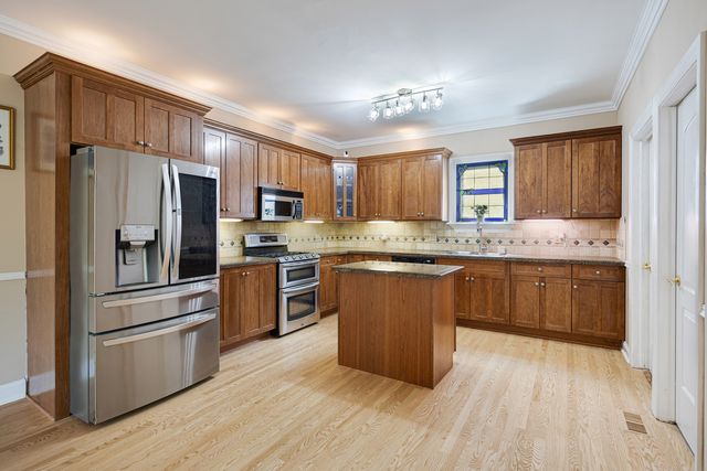 335 W Carriage Lane, Bensenville, IL 60106