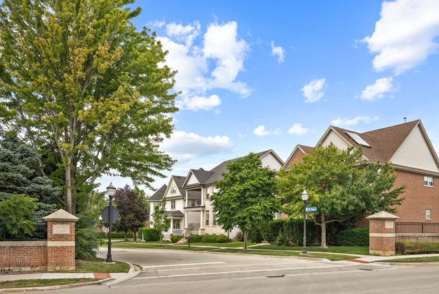 335 W Carriage Lane, Bensenville, IL 60106