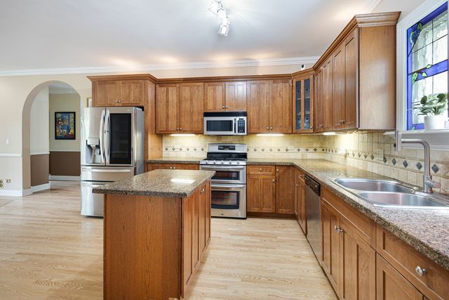 335 W Carriage Lane, Bensenville, IL 60106
