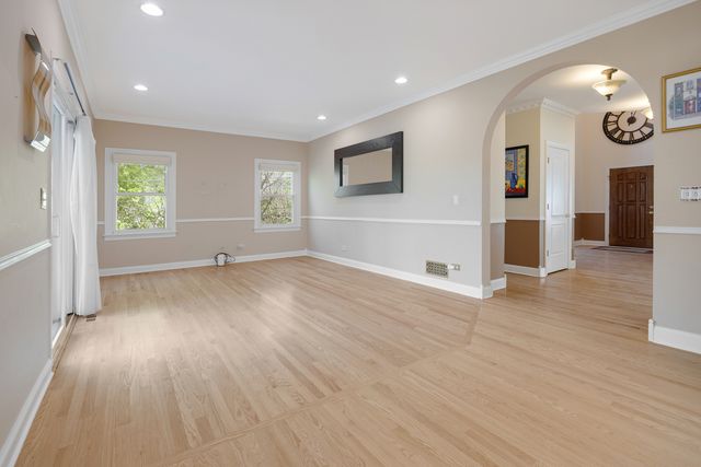 335 W Carriage Lane, Bensenville, IL 60106
