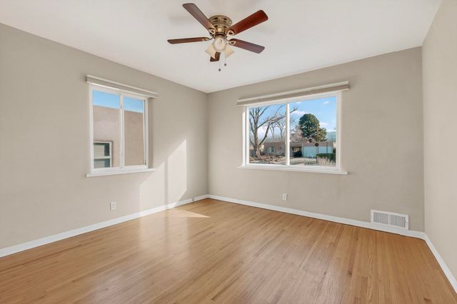 725 Monroe Street NE, Albuquerque, NM 87110