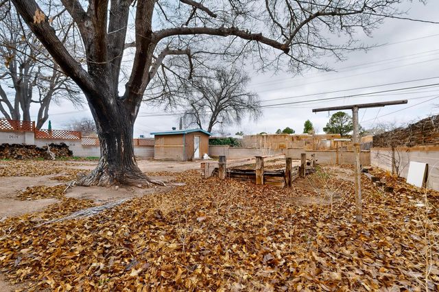 725 Monroe Street NE, Albuquerque, NM 87110