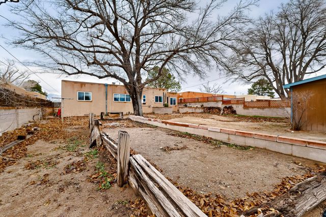 725 Monroe Street NE, Albuquerque, NM 87110