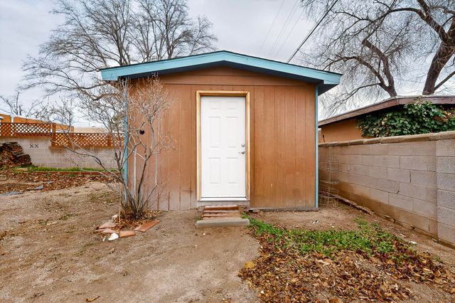 725 Monroe Street NE, Albuquerque, NM 87110