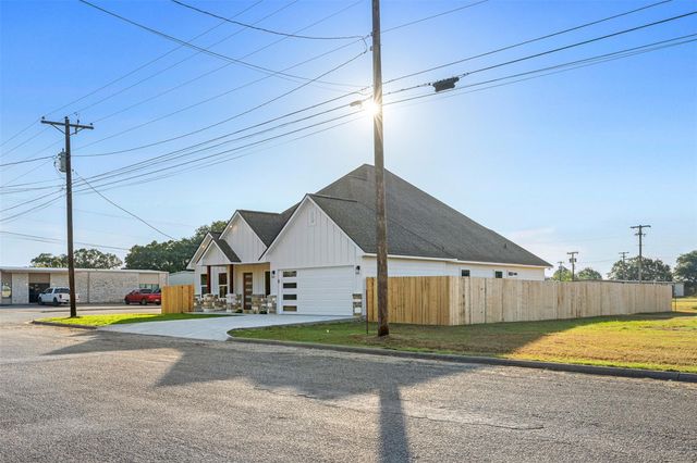 340 Cactus ST, Giddings, TX 78942