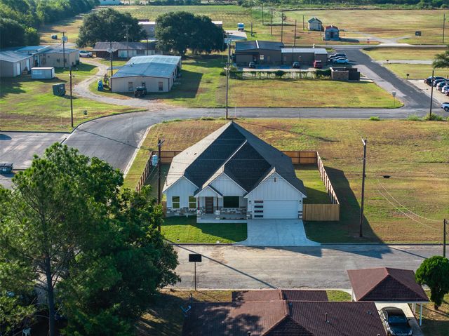 340 Cactus ST, Giddings, TX 78942