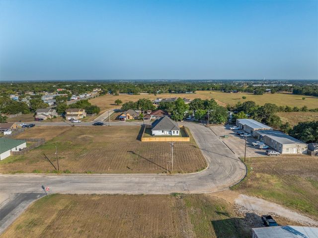 340 Cactus ST, Giddings, TX 78942
