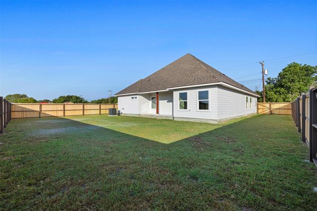 340 Cactus ST, Giddings, TX 78942