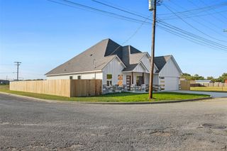 340 Cactus ST, Giddings, TX 78942