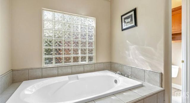 9813 Fitzgerald Drive, Bakersfield, CA 93311