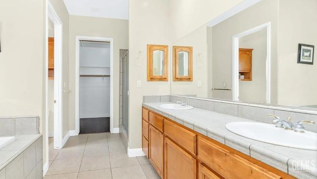 9813 Fitzgerald Drive, Bakersfield, CA 93311