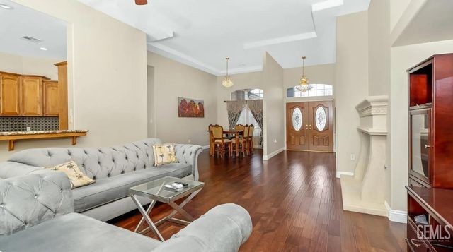 9813 Fitzgerald Drive, Bakersfield, CA 93311