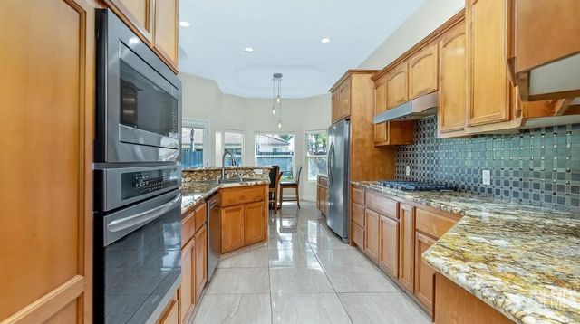 9813 Fitzgerald Drive, Bakersfield, CA 93311