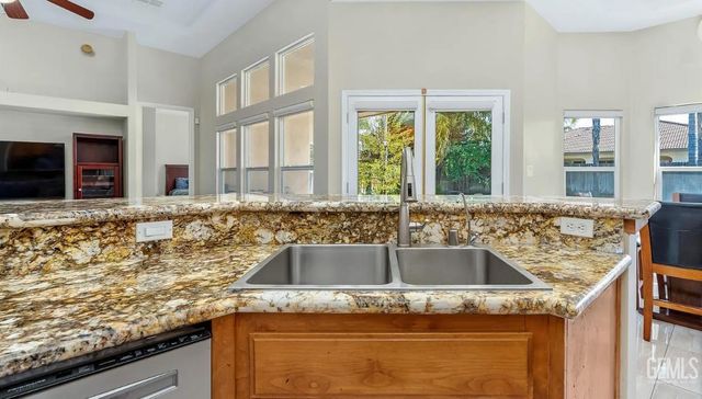 9813 Fitzgerald Drive, Bakersfield, CA 93311