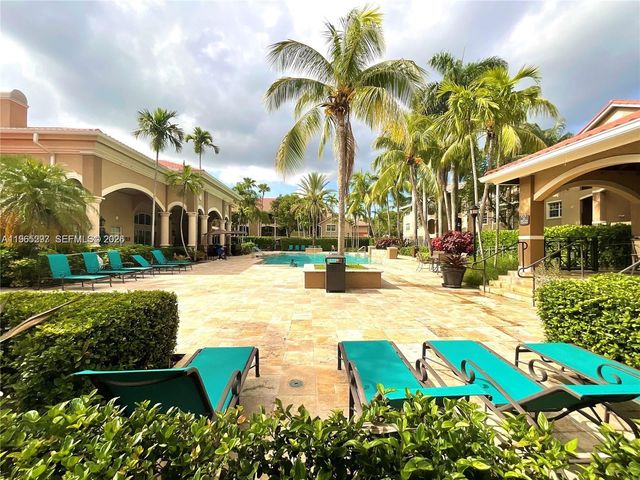 11631 SW 2nd St 20104, Pembroke Pines, FL 33025