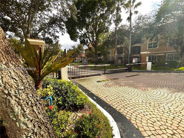 11631 SW 2nd St 20104, Pembroke Pines, FL 33025