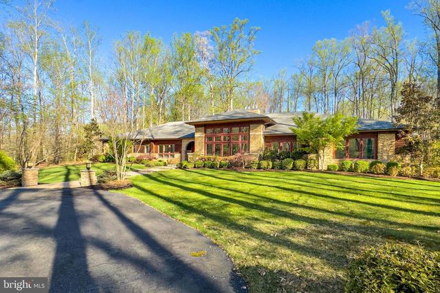 11568 LILTING LN, Fairfax Station, VA 22039