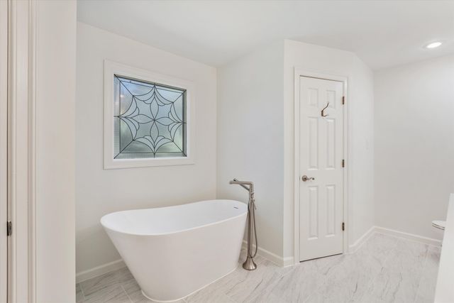 2088 DEERWOODS CV, Germantown, TN 38139