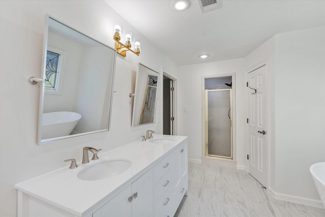 2088 DEERWOODS CV, Germantown, TN 38139