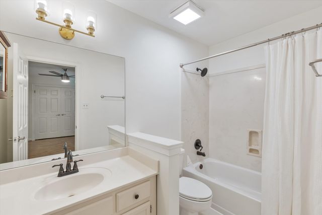 2088 DEERWOODS CV, Germantown, TN 38139