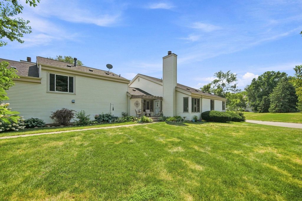 303 Elan Court, Woodbury, MN 55125 — exterior