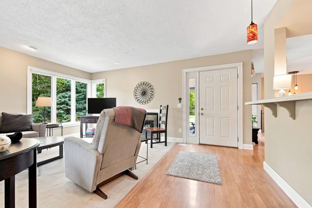 303 Elan Court, Woodbury, MN 55125 — photo 5