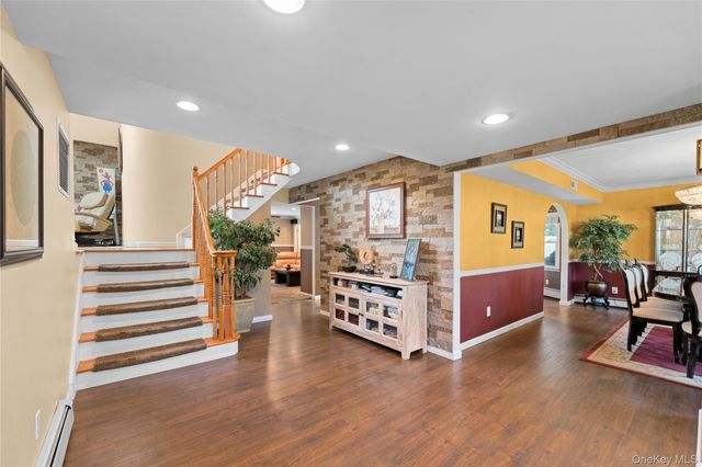 12 Mansfield Lane S, East Northport, NY 11731