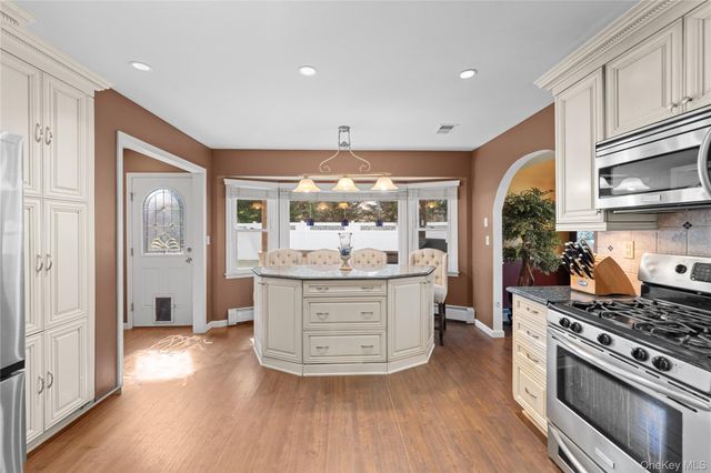 12 Mansfield Lane S, East Northport, NY 11731