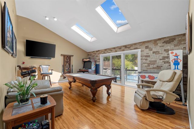 12 Mansfield Lane S, East Northport, NY 11731