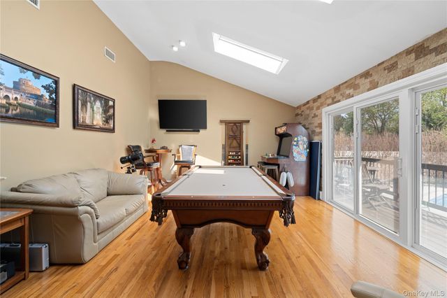 12 Mansfield Lane S, East Northport, NY 11731