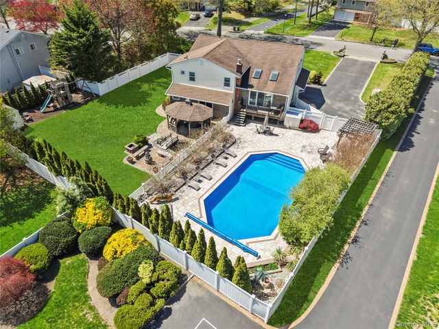 12 Mansfield Lane S, East Northport, NY 11731